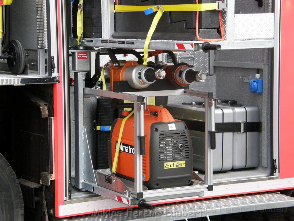 Neue LF`s fuer Koeln Uebergabe in Koeln Deutz an den Wachen  P024.JPG
